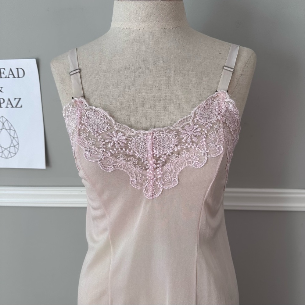 Vintage 60s Nylon Lace Slip Nude Peach Small - Picture 3 of 9